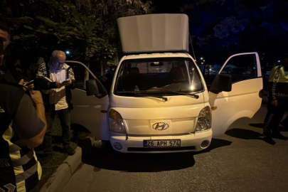 Kamyonetten atlayan kadın ağır yaralandı: Eşi sigaralarını almanın derdine düştü
