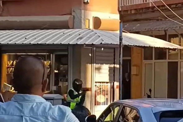 Kuyumcu dükkanında silahlı soygun girişimi: 2 yaralı