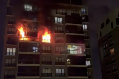 Bursa'da apartman dairesinde yangın: 4 kişi dumandan etkilendi