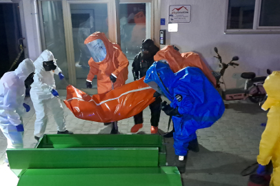 Karaman'da "Siyanür var, girmeyin" yazılı not bulunan evlerinde ölü bulunan çiftin cenazeleri Ankara Adli Tıp Kurumuna gönderildi