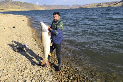 Baraj Gölü’nde 30 kiloluk dev turna balığı