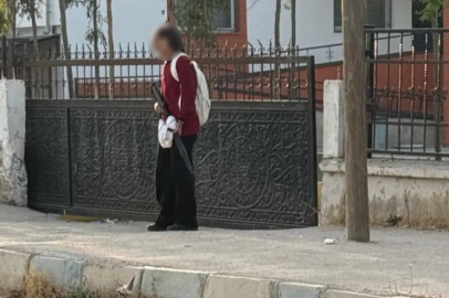 Elinde silahla okula gelen öğrenci böyle görüntülendi