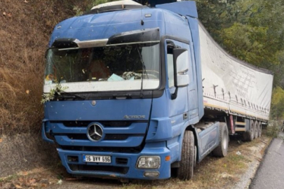 İnegöl'de şeker yüklü tır yağmur suyu kanalına uçtu