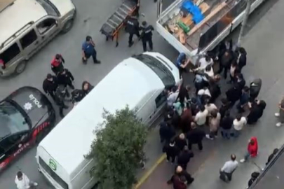 Esenyurt’ta iki aile arasında meydan savaşlarını aratmayan kavga çıktı; o anlar kamerada