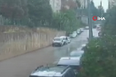 Bursa'da kontrolden çıkan otomobil park halindeki araca çarparak ters döndü: 3 yaralı