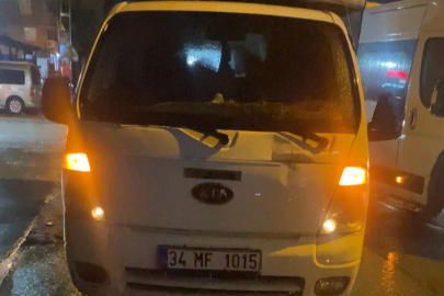 Şoförle tartışan kamyonet sürücüsü otobüsün ilerlemesine engel oldu