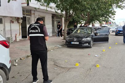 Park halindeki bir otomobil kurşunların hedefi oldu