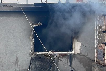3 Katlı Apartmanın Çatı Katı Alevlere Teslim Oldu