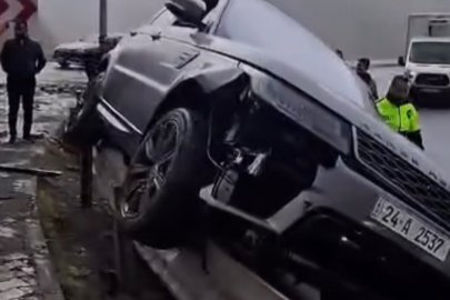 Irak Plakalı Otomobil Bariyerlere Çarptı