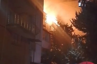 3 katlı bir apartmanın çatısında çıkan yangın paniğe neden oldu