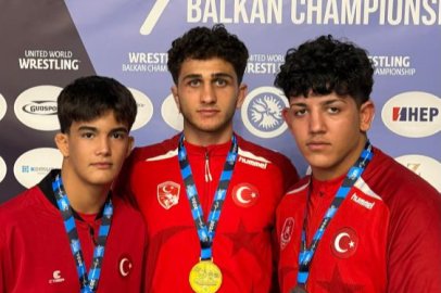 Büyükşehir Belediyesporlu güreşçilerden 3 madalya