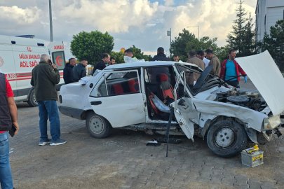İki Otomobil Çarpıştı: 6 Yaralı