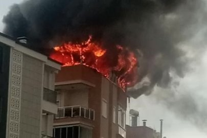 5 katlı apartmanın çatısında yangın paniği