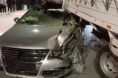 Otomobil Kamyonete Arkadan Çarptı