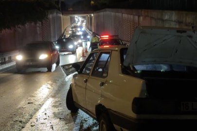 Bursa'da bariyerlere çarpan araçta 2 kişi yaralandı