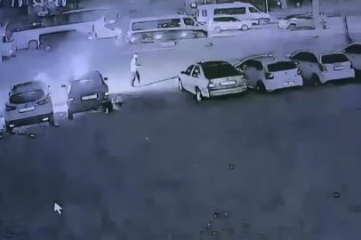 Elinde benzin bidonuyla gelip galerideki 6 aracı ateşe verdi