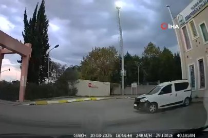 Kırmızı ışıkta geçen kamyonet motosiklete çarptı: Sürücü yerde sürüklendi