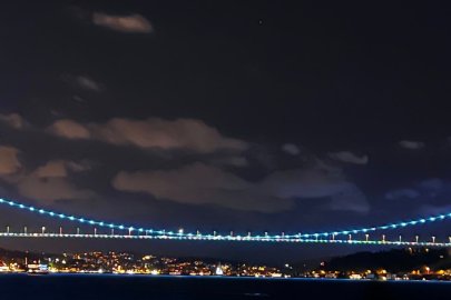 Fatih Sultan Mehmet Köprüsü, Türk Dünyası Günü dolayısıyla turkuaz renge büründü