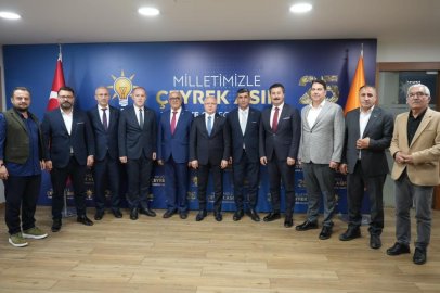Yenişehir'de iki meclis üyesi daha Ak Parti saflarına katıldı