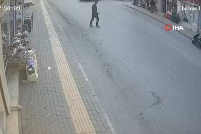 Bursa'da Tofaş otomobil yayaya çarptı: O anlar kamerada