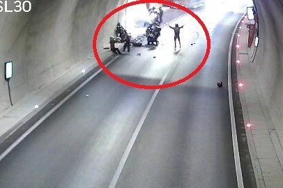 Cinayet gibi kaza...Karşı şeride geçen otomobil motosiklete böyle çarptı: 1 ölü, 1 ağır yaralı
