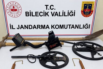 Define Arayan 2 Kişiye Baskın...