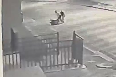 2 kadın tarafından yol ortasında dövüldü...