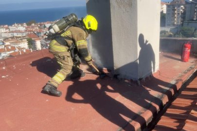 Bursa’da sitenin çatısında yangın paniği