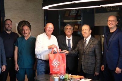 DÜNYACA ÜNLÜ EL BİLEĞİ CERRAHINDAN BURSA’YA ÖVGÜ