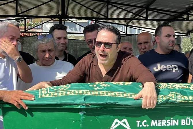 Şarkıcı Atilla Taş'ın kızı gözyaşları arasında toprağa verildi