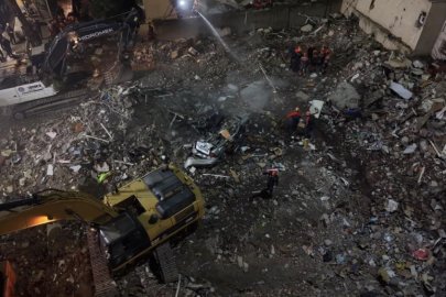 Yıkılan binada acı bilanço: 5 kişi hayatını kaybetti, geride enkaz kaldı