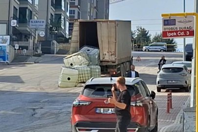 Yola dökülen asit mahalleyi kapattırdı