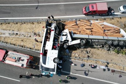 Katliam gibi kaza: 11 ölü 27 yaralı
