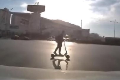 Bursa’da ışık ihlali yapan scooter sürücüsü kazadan kıl payı kurtuldu