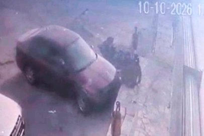 Vitesi karıştıran sürücü kaldırımda oturan şahsa çarptı