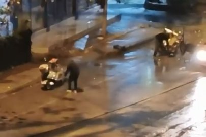 Bursa’da kaza sonrası yola saçılan meyveleri vatandaşlar topladı