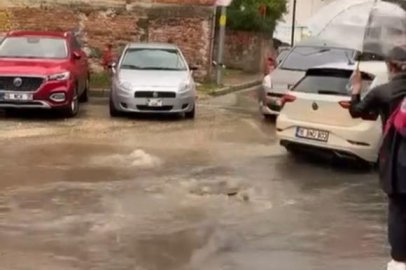 Bursa’da sağanak yağış hayatı olumsuz etkiledi