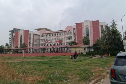 Okulda dedikodu kavgası: Kız öğrenci arkadaşını ekmek bıçağıyla yaraladı