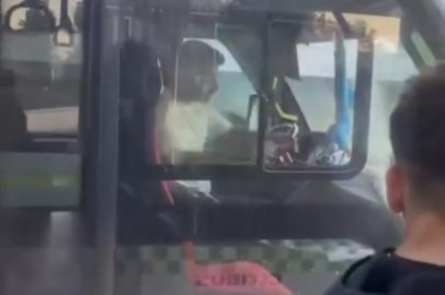 Şoförler arasında yol tartışması kamerada