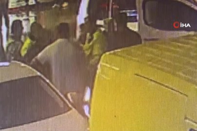 Park halindeki araca çarptı, ihbara gelen polise kafa attı: Alkollü sürücü gözaltına alındı