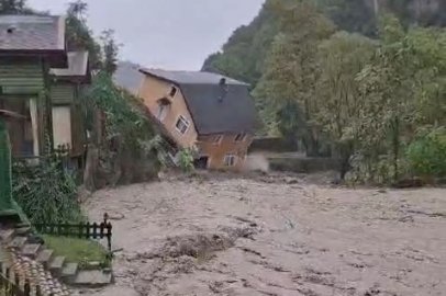 Sel suları dere kenarındaki evi böyle yıktı
