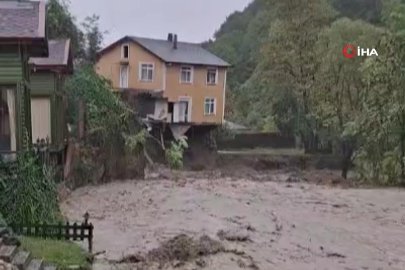 Sel suları dere kenarındaki evi böyle yıktı