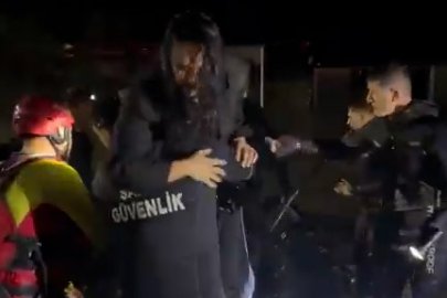 Selde mahsur kalan Demet Özdemir botla kurtarıldı: İşte o anlar