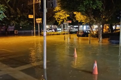 Adana'da Sokaklar Göle Döndü