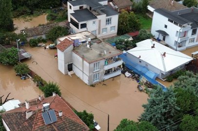 İznik'te Kara Dere taştı, evleri ve tarlaları su bastı