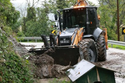 Osmangazi Belediyesi'nden toprak kaymasına hızlı müdahale