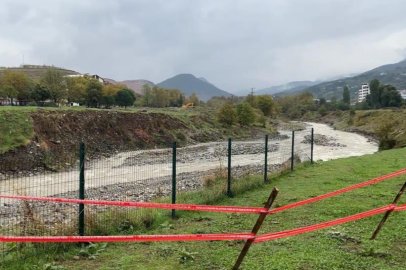Bursa'da toprak kayması sonrası suyun akış yönü değişti, ekipler müdahale etti