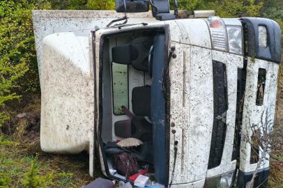 Kamyon Takla Attı: 2 Kişi Ölümden Döndü