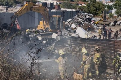 Bursa'da geri dönüşüm deposunda yangın: Dumanlar kent merkezinden görüldü