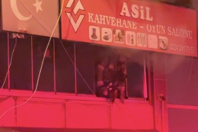 Kıraathanede gece yarısı çıkan yangın korkuttu